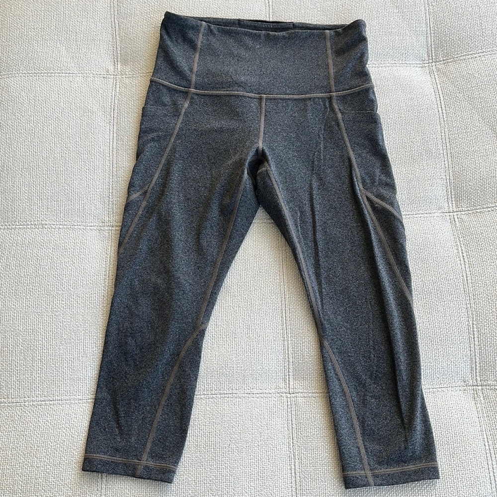 Athleta Salutation Stash Pocket Capri. XSP. Gray Heater. EUC.